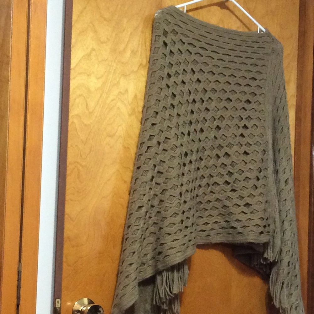 One size fits all poncho - Picture 2 of 5